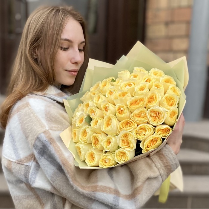 51 пионовидная лимонная роза Баттеркап 40 см